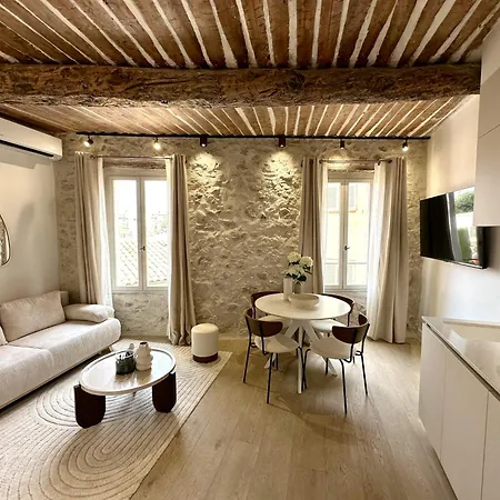 New Charming Old Town Apartment *
